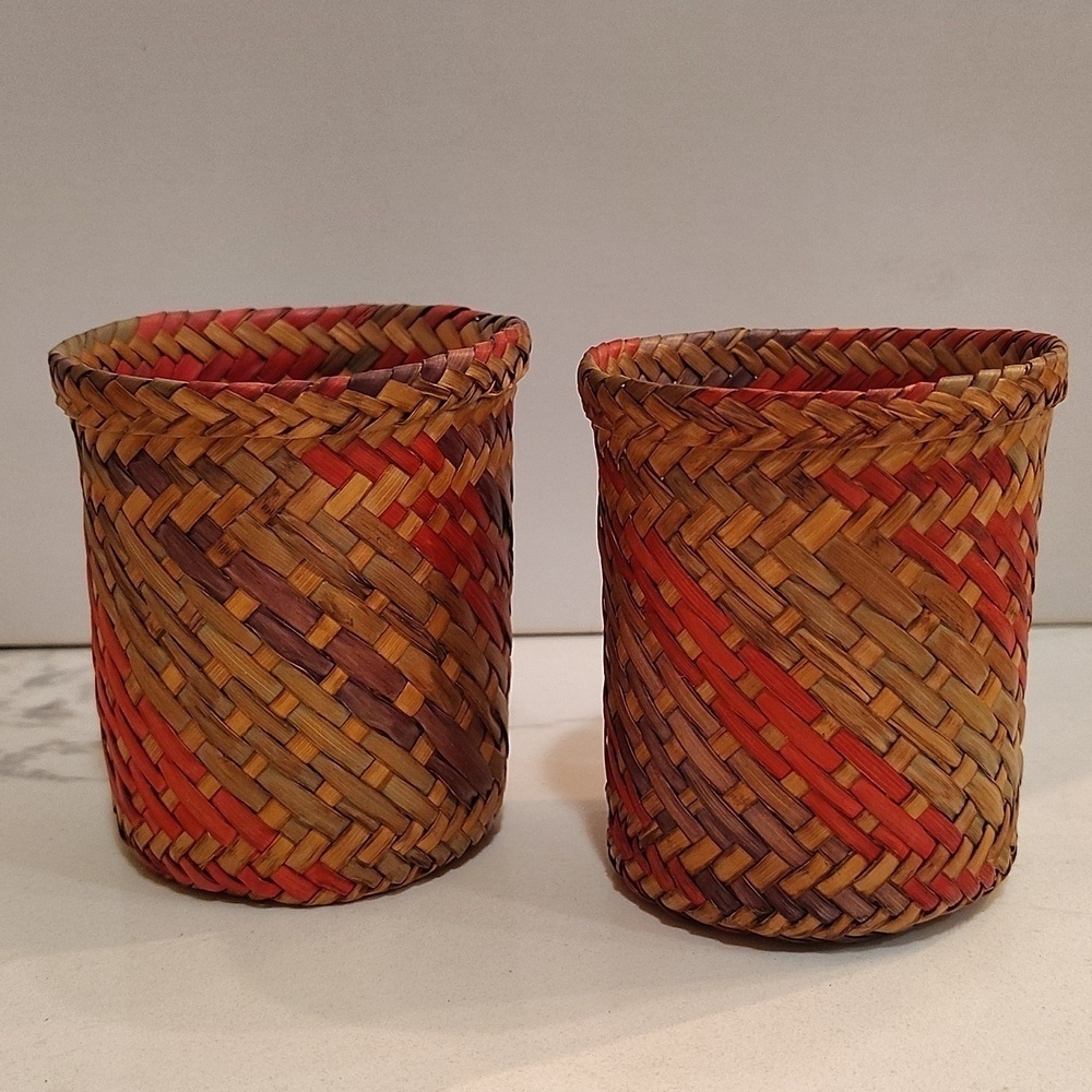 Multicolor woven straw baskets 4" lightweight made in Peru
